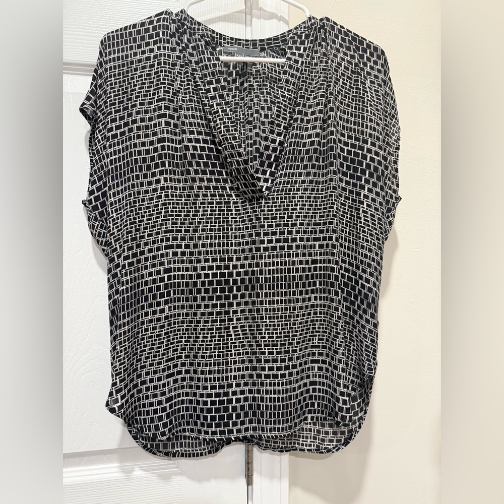 Vince Silk Kimono Blouse Shirt Womens
XXS Black Geometric Loose